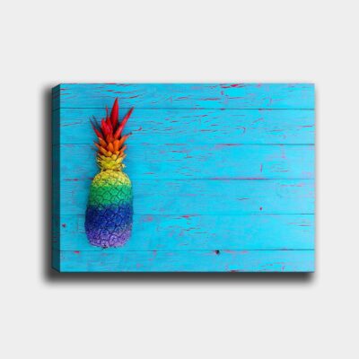Canvastavla 70x100 cm - Färgglad ananas mot en ljusblå bakgrund - Blå / Grön / Röd